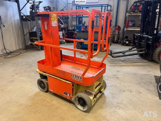 JLG 1230ES scissor lift. 230 hours. 1230ES scissor lift. 230 hours. 2016 2 Scissor Lifts image 3