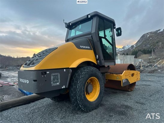 Volvo SD77DX roller w/ low hours! SD77DX roller w/ low hours! 2011 2 image 3