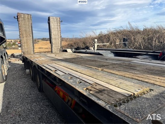 Istrail Machinery Semi-trailer w/ Hydraulic bridges. Istrail Machinery Semi-trailer w/ Hydraulic bridges. 2008 2 Lowloader...