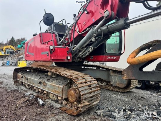 Liebherr R922 crawler excavator with digging bucket and 201 R922 crawler excavator with digging bucket and 201 2014 2 Craw...