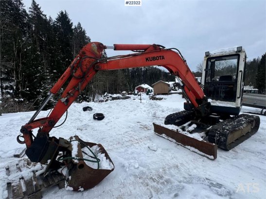 Kubota KX161-2 Tracked Excavator with Hydraulic Grading B KX161-2 Tracked Excavator with Hydraulic Grading B 2002 2 Crawle...