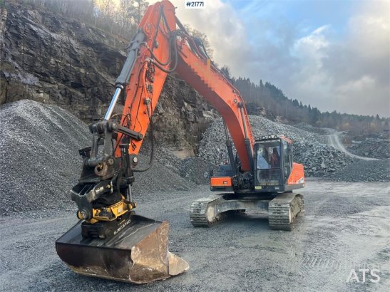 Doosan Dx300lc-5 Gravemaskin m/ rototilt og pusseskuffe Doosan Dx300lc-5 Gravemaskin m/ rototilt og pusseskuffe 2017 2 Cra...