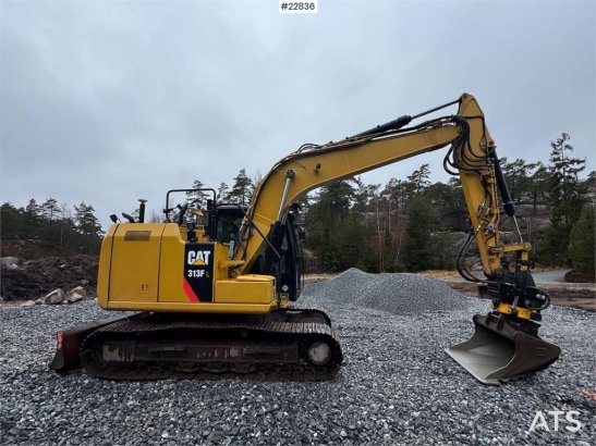 CAT 313FL crawler excavator with 2 buckets and tiltrot 26 2017 2 Crawler Excavators image 3