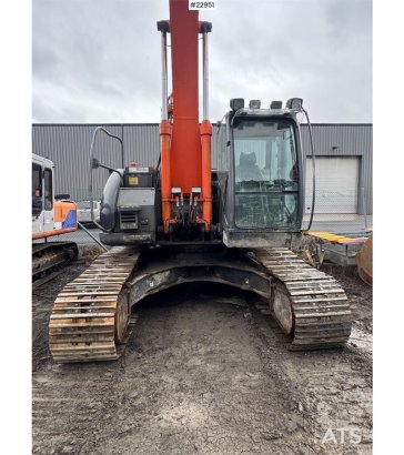 Hitachi ZX225 Tracked excavator with digging bucket – Engi ZX225 Tracked excavator with digging bucket – Engi 2008 2 Crawl...