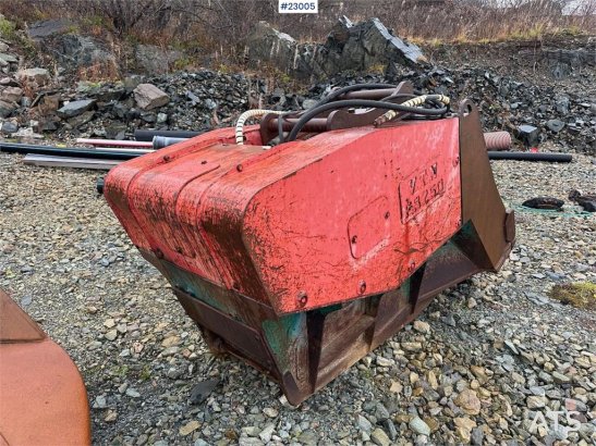 VTN FB250 crusher bucket w/ S70 attachment. VTN FB250 crusher bucket w/ S70 attachment. 2007 2 image 3