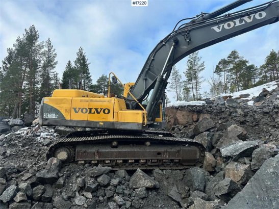 Volvo EC360 BLC Tracked excavator w/ digging bucket and 10058 2004 2 Crawler Excavators image 33