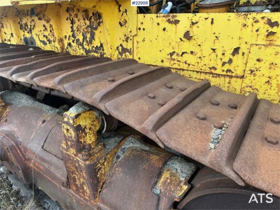 Komatsu D355-3 A dozer w/ ripper and cutter D355-3 A dozer w/ ripper and cutter 1976 2 Dozers image 18