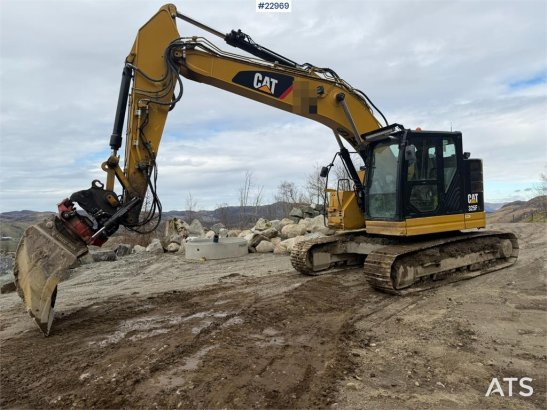 CAT 325FLCR with Engcon rototilt and grading bucket 38 2018 2 Crawler Excavators image 18