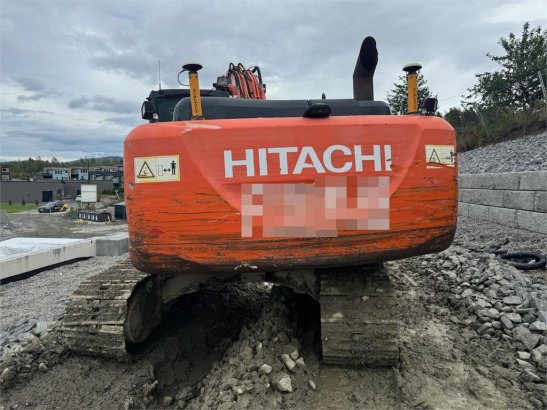 Hitachi ZX210LC-5B Tracked excavator w/ tilt, bucket and G ZX210LC-5B Tracked excavator w/ tilt, bucket and G 2013 2 Crawl...