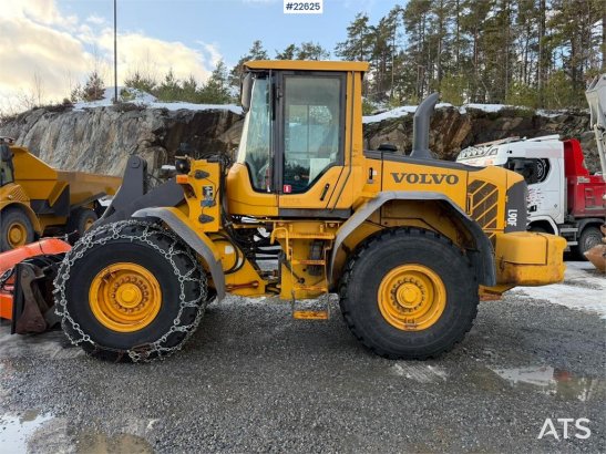 Volvo L90F wheel loader with a bucket 10140 2007 2 Wheel Loaders image 18