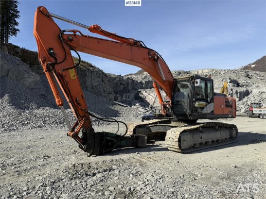 Hitachi ZX290LC-5B excavator with a digging bucket ZX290LC-5B excavator with a digging bucket 2013 2 Crawler Excavators im...