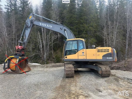 Volvo EC240CL crawler excavator w/ two buckets and power EC240CL crawler excavator w/ two buckets and power 2008 2 Crawler...