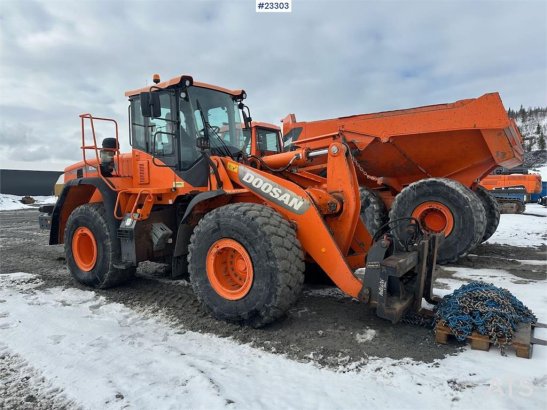 Doosan DL 300-3 hjullaster m/ skuffe, pallegafler og kjet Doosan DL 300-3 hjullaster m/ skuffe, pallegafler og kjet 2013 2...