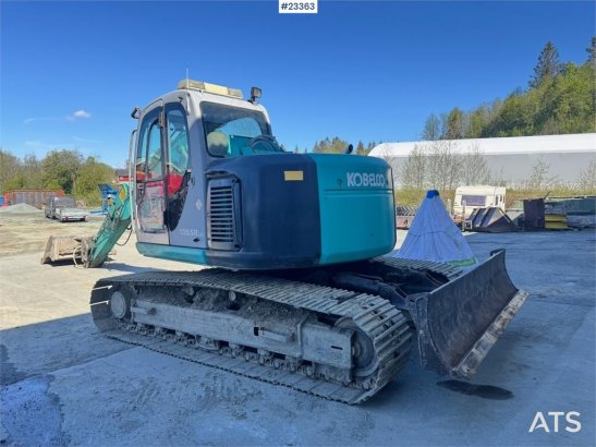 Kobelco SK135SRLC Excavator with grading bucket SK135SRLC Excavator with grading bucket 2003 2 Crawler Excavators image 3