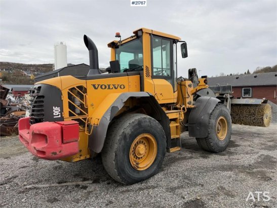Volvo L90F wheel loader w/ Volvo gravel bucket. WATCH VI 10140 2011 2 Wheel Loaders image 3