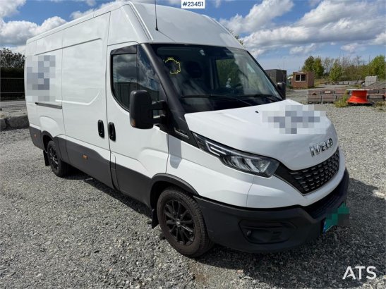 Iveco 35S16 4x2 4-pallet van with 1 sliding door 35S16 4x2 4-pallet van with 1 sliding door 2020 2 Small Vans image 3