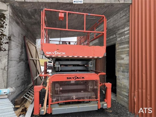 SkyJack SJ9250 scissor lift Skyjack SJ9250 scissor lift 2016 2 Scissor Lifts image 33