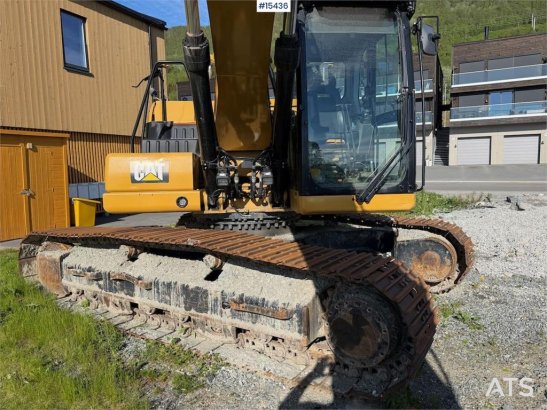 CAT 320 33 2019 2 Crawler Excavators image 3