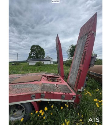 Maur Machine Trailer – Hydraulic Loading Ramps Maur Machine Trailer – Hydraulic Loading Ramps 2015 2 Lowloader trailers im...