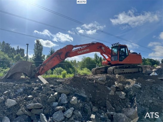 Daewoo S250LC-V Excavator with Digging Bucket WATCH VIDEO Daewoo S250LC-V Excavator with Digging Bucket WATCH VIDEO 2001 2...