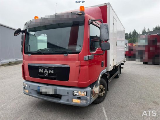 MAN TGL 8.220 4x2 box truck with a 2-ton lift TGL 8.220 4x2 box truck with a 2-ton lift 2013 2 image 3
