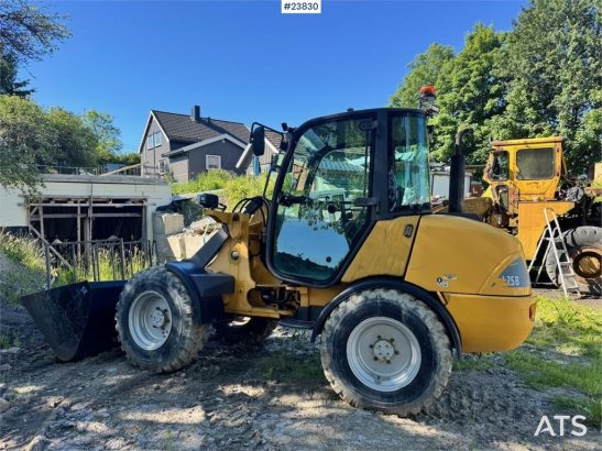 Volvo L25B Wheel Loader with Bucket and Pallet Forks L25B Wheel Loader with Bucket and Pallet Forks 2007 2 Wheel Loaders i...