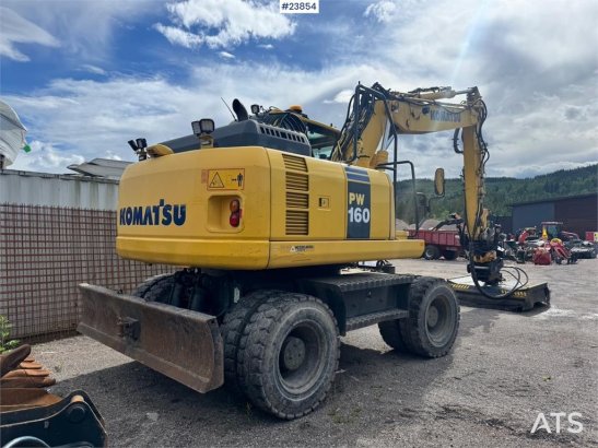 Komatsu PW160-8 Wheeled Excavator with Rototilt and Gradin 915 2013 2 Wheeled Excavators image 3