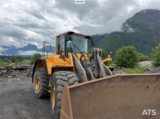 Volvo L180F Wheel loader with bucket L180F Wheel loader with bucket 2008 2 Wheel Loaders image 3