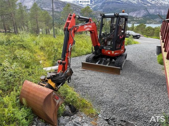 Kubota U35-3 mini excavator with 3 buckets, rototilt, and U35-3 mini excavator with 3 buckets, rototilt, and 2017 2 image 3