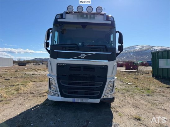 Volvo FH 540 6x2 hook truck w/ 20T hook - One owner. WAT 590 2019 2 Tractor Units image 3