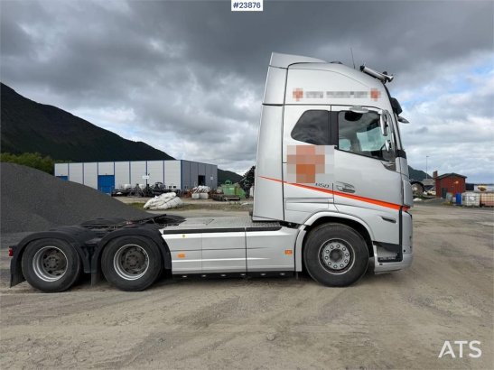 Volvo FH16 -650 tractor unit w/ tandem lift. WATCH VIDEO 590 2024 2 Tractor Units image 3