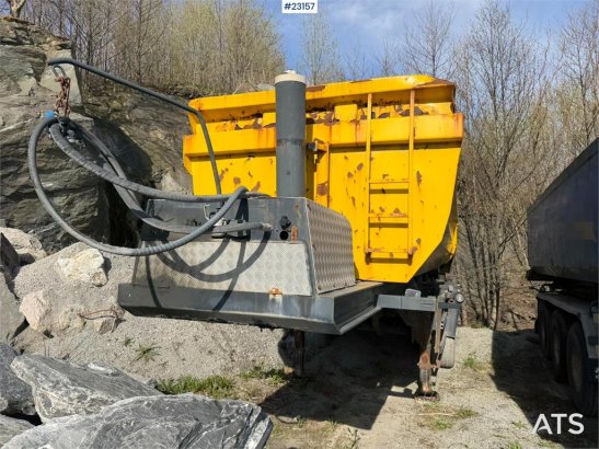 Maur Bilpåbygg 3-axle tipping semi-trailer for sale as a repair o Maur bilpabygg 3-axle tipping semi-trailer for sale as a...