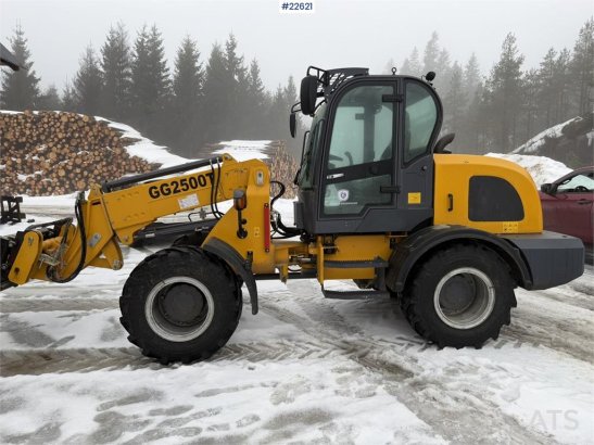 Günter Grossmann Ladowarka GG2500T telehandler with a bucket and l Günter Grossmann Ladowarka GG2500T telehandler with a b...