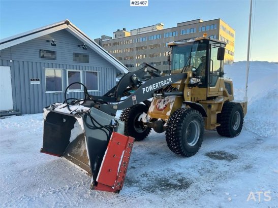 Powertrack L45 wheel loader w/ Flapwing bucket, bucket and pa Powertrack L45 wheel loader w/ Flapwing bucket, bucket and p...