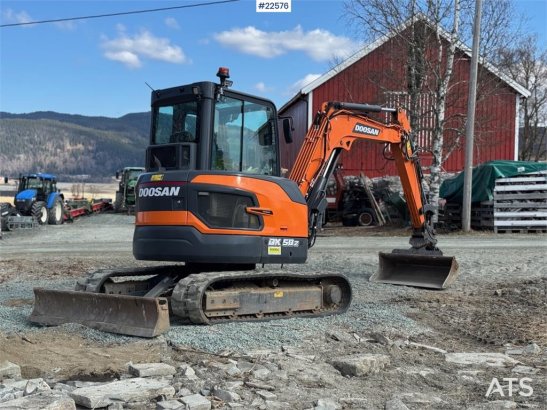 Doosan DX50Z-7 mini excavator – 3 buckets – swing boom – Doosan DX50Z-7 mini excavator – 3 buckets – swing boom – 2022 2 i...