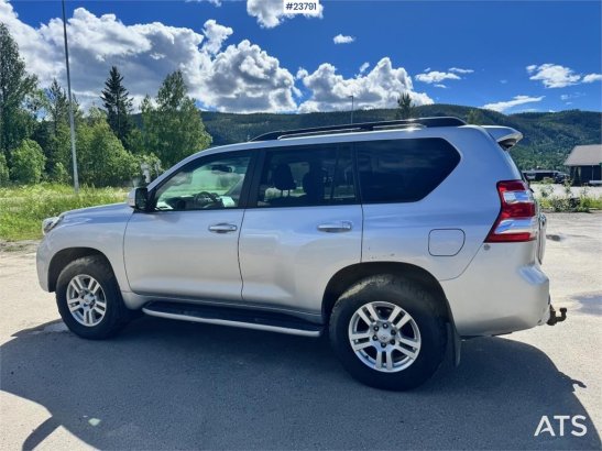 Toyota Land Cruiser – 190 HP – 2 Sets of Tires Land Cruiser – 190 HP – 2 Sets of Tires 2014 2 Small Vans image 3