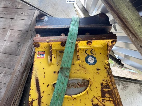 Soosan hydraulic breaker with S60 attachment. Soosan hydraulic breaker with S60 attachment. 2 image 37