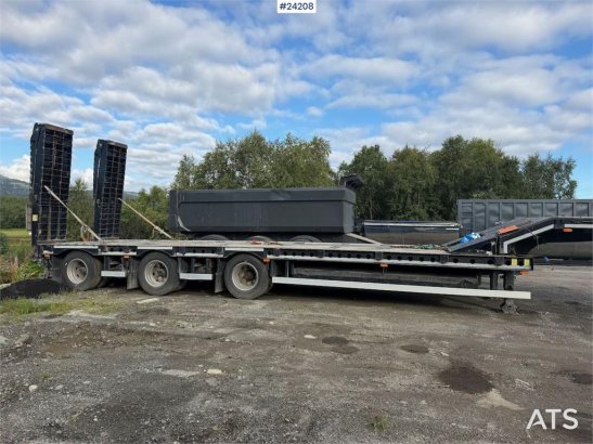 Istrail 3 axle machine trailer w/ extension, widening and Istrail 3 axle machine trailer w/ extension, widening and 2018 2...