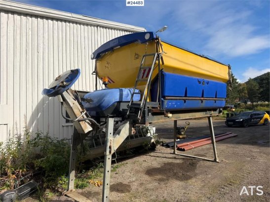 Stratos B90-42 sand spreader – 9 cubic meters Stratos B90-42 sand spreader – 9 cubic meters 2013 2 image 3