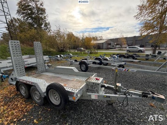 Brian James Trailers P-Draw 2400 Trailer with loading ramps Brian James trailers P-Draw 2400 Trailer with loading ramps 20...