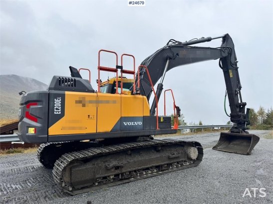 Volvo EC200EL Excavator with Steelwrist Rototilt and 2 B EC200EL Excavator with Steelwrist Rototilt and 2 B 2019 2 image 3