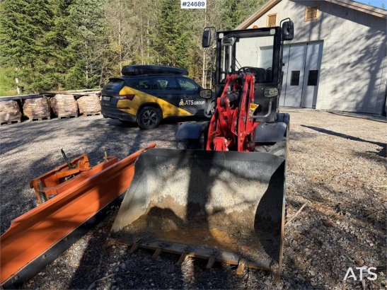 Heracles H280 Wheel Loader w/Snow Plow, Bucket and Pallet F Heracles H280 Wheel Loader w/Snow Plow, Bucket and Pallet F 20...