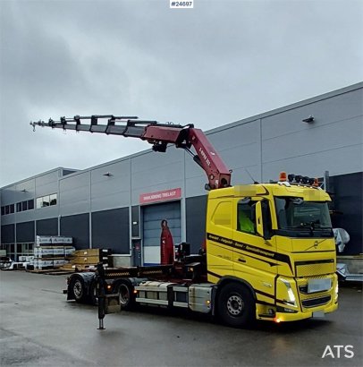 Volvo FH540 8x4 Tridem truck with 35 tm Hiab crane and 2 590 2022 2 Crane trucks image 3