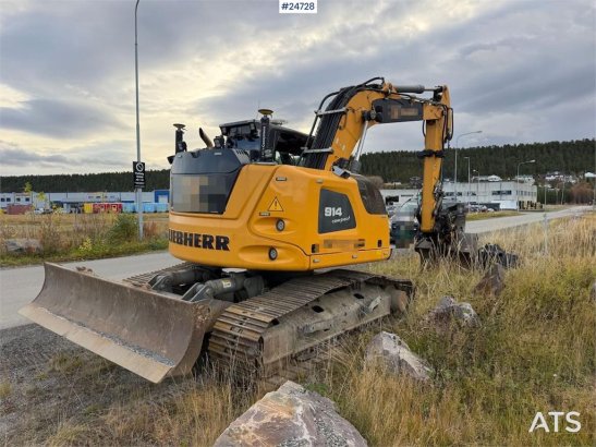 Liebherr R914 excavator with GPS, bucket, and tiltrotator. R914 excavator with GPS, bucket, and tiltrotator. 2019 2 Crawle...
