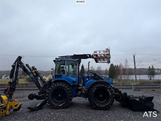 Huddig 1260B Tractor – 3 buckets, grapple, pallet forks, Huddig 1260B Tractor – 3 buckets, grapple, pallet forks, 2010 2 i...