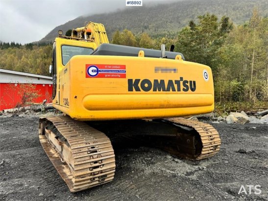 Komatsu PC240LC-6K Crawler Excavator w/ Digging Bucket. PC240LC-6K Crawler Excavator w/ Digging Bucket. 2001 2 Crawler Exc...