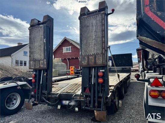 Istrail Machinery Semi-trailer w/ Hydraulic bridges. Istrail Machinery Semi-trailer w/ Hydraulic bridges. 2008 2 Lowloader...