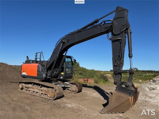 Hitachi ZX 190 LC-6 with Engcon rototilt og graveskuffe. ZX 190 LC-6 with Engcon rototilt og graveskuffe. 2018 2 Crawler E...