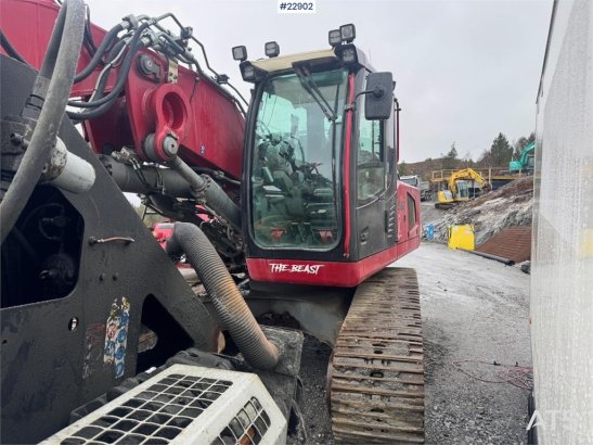 Liebherr R922 crawler excavator with digging bucket and 201 R922 crawler excavator with digging bucket and 201 2014 2 Craw...
