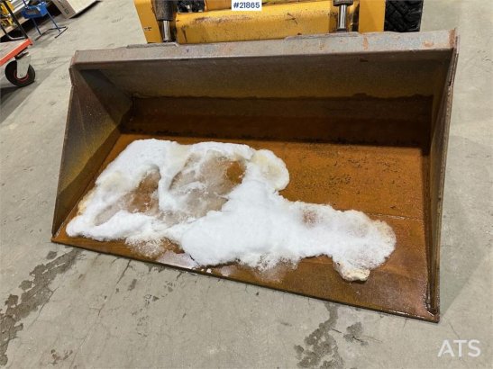 Mustang 220R compact loader w/leveling bucket and pallet f Mustang 220R compact loader w/leveling bucket and pallet f 2016...